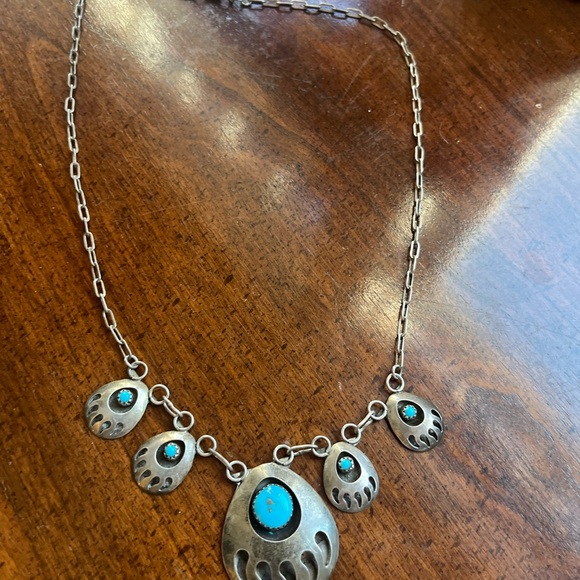 Vintage Native American 
Turquoise Bear Claw Necklace - Picture 2 of 5